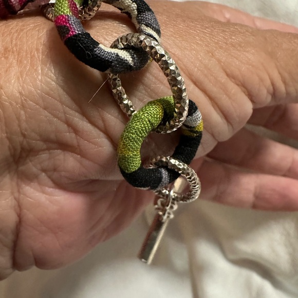 Vera bradly beautiful bracelet never worn like new - Picture 4 of 5